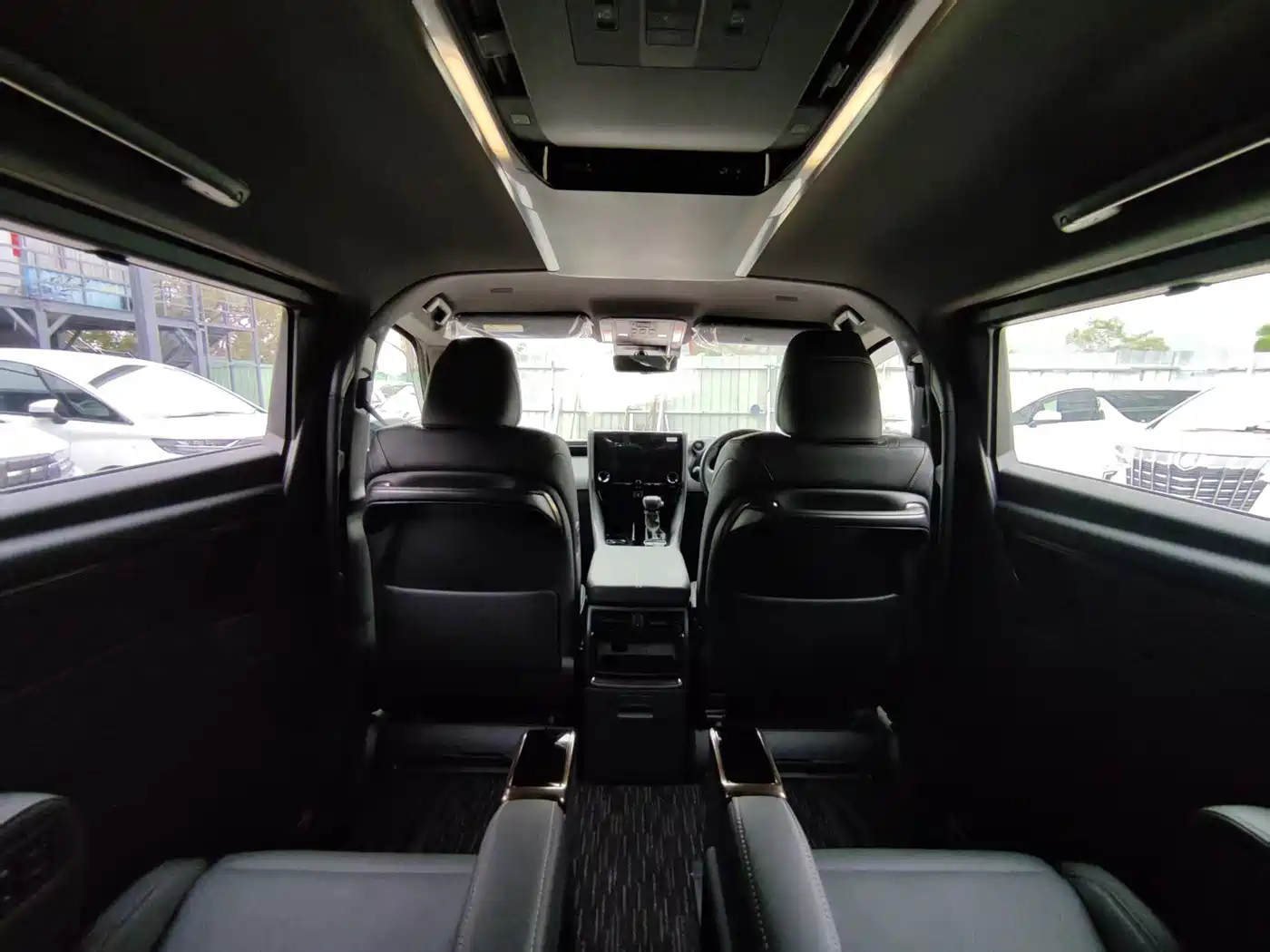 Toyota Alphard 2025 Hybrid 2.5L Prestige Gold Edition фото 7
