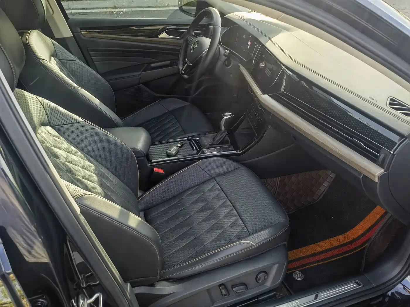 Volkswagen Passat 2020 Facelift 330TSI Luxury China VI фото 8