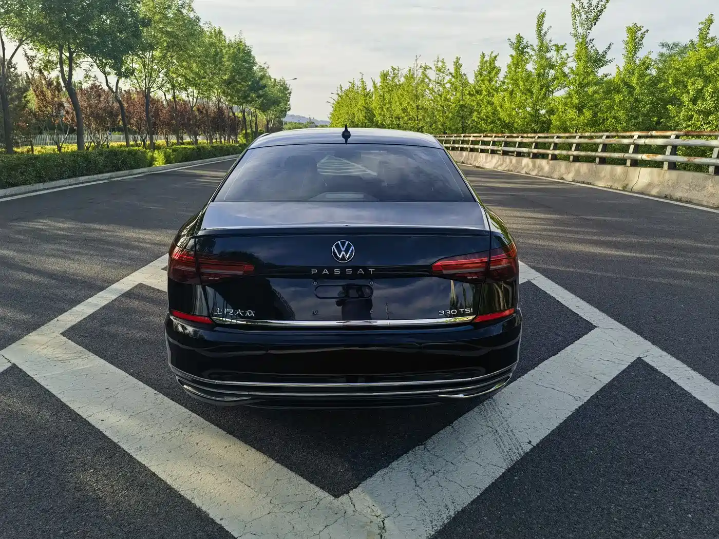 Volkswagen Passat 2020 Facelift 330TSI Luxury China VI фото 5