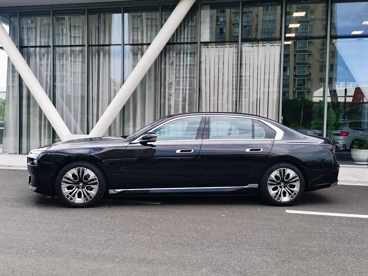 2025 BMW i7