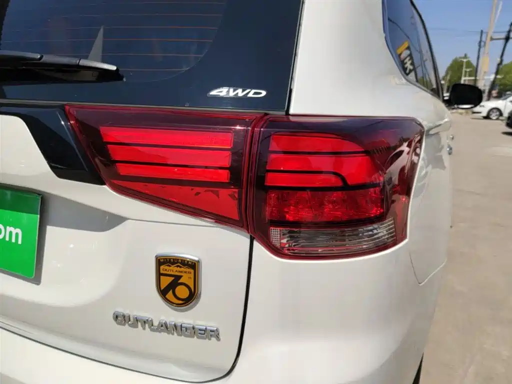 Mitsubishi Outlander 2021 2.4L 4WD Yaodong Edition 5-seater фото 8