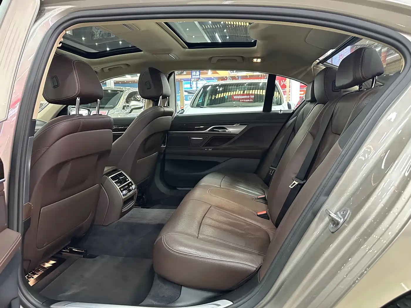 BMW 7 Series 2017 730Li Leading Edition фото 6