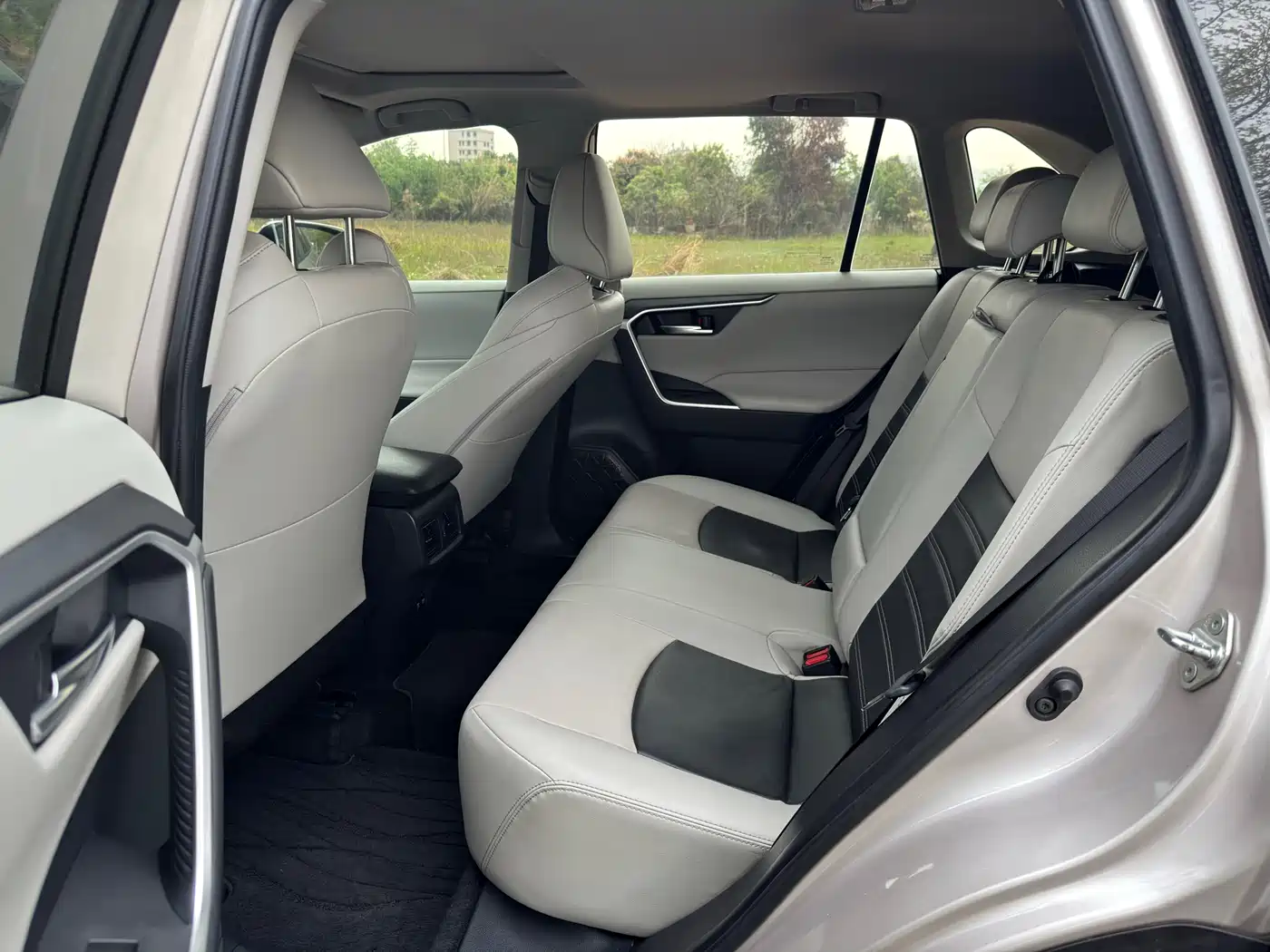 Toyota Wildlander 2020 2.0L CVT AWD Luxury Edition фото 6