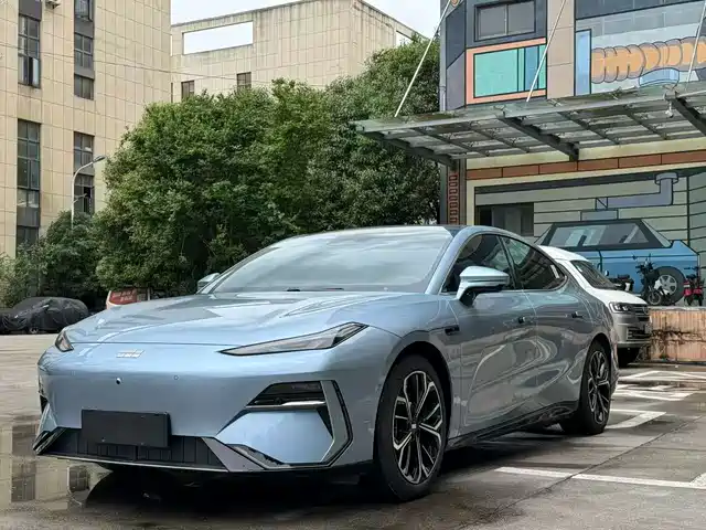 Geely Galaxy E8 2025 700km Long Voyage Smart Drive Edition