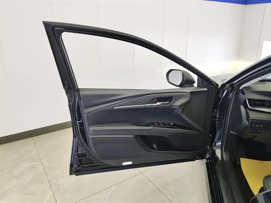 Toyota Camry 2024 Hybrid 2.0HE Elite Edition фото 7