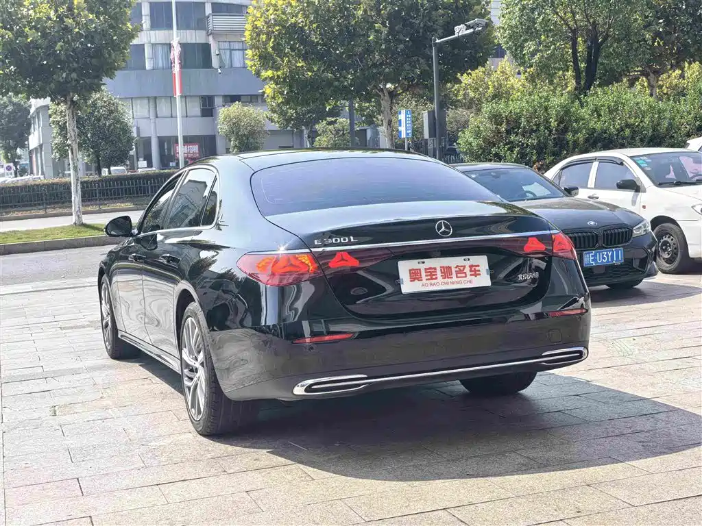Фото 9 - Mercedes-Benz E-Class
