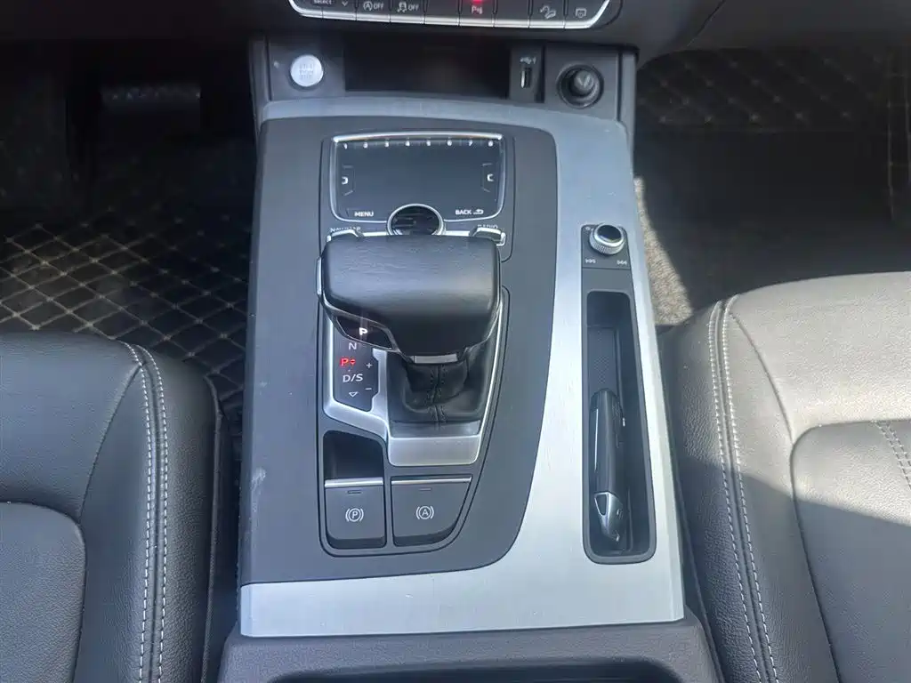 Audi Q5L 2020 40 TFSI Prestige Fashion фото 14
