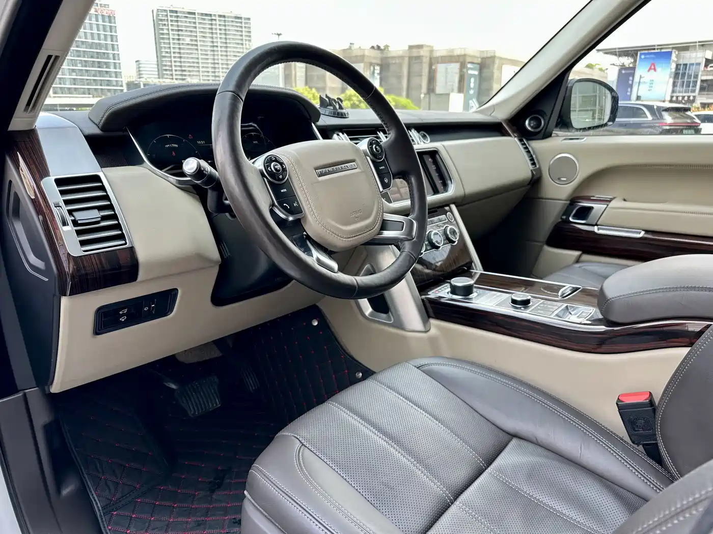 Land Rover Range Rover 2015 3.0 SC V6 Vogue SE Genesis Extended Edition фото 7