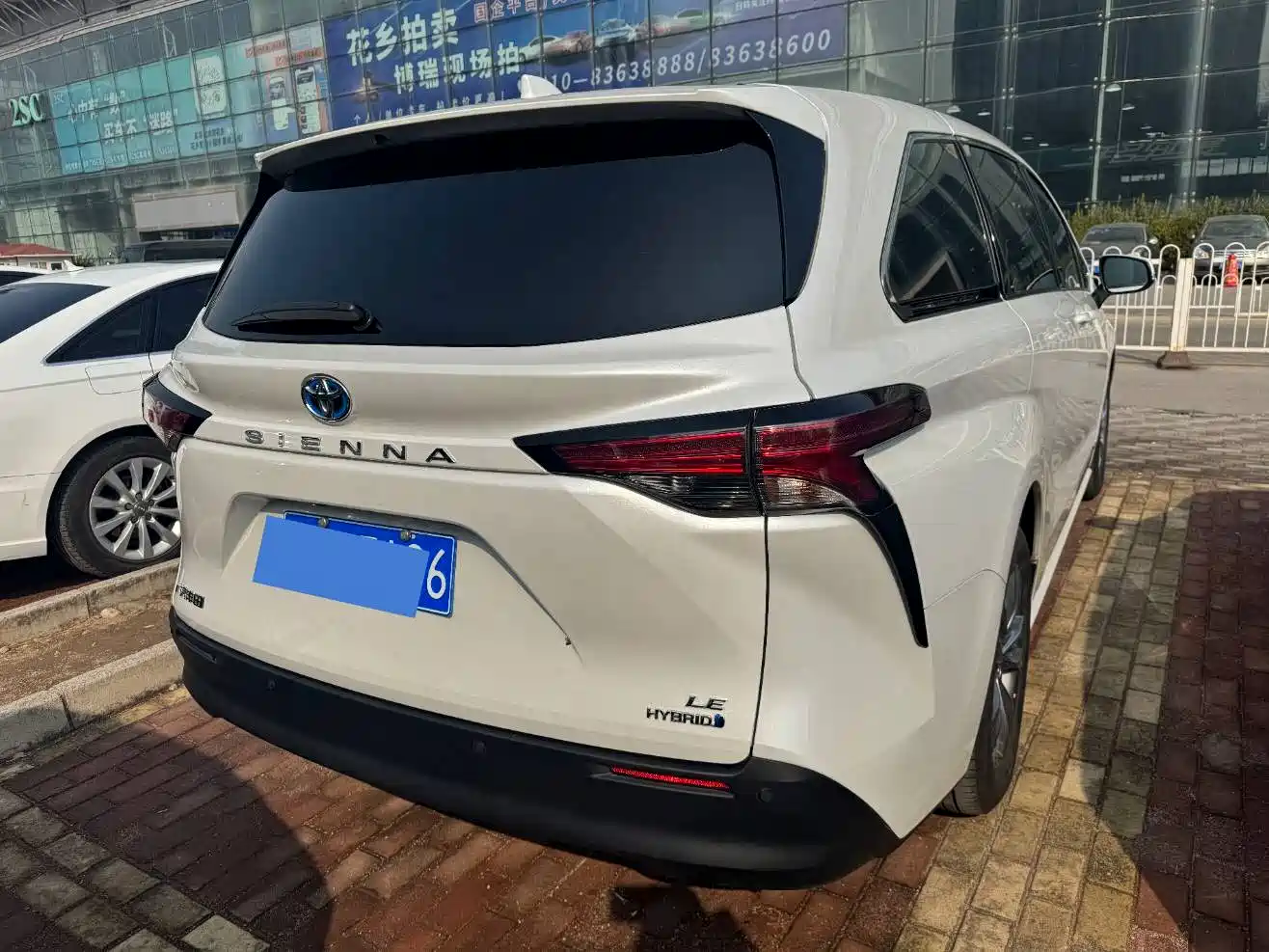 Toyota Sienna 2023 2.5L Hybrid Comfort Edition фото 3
