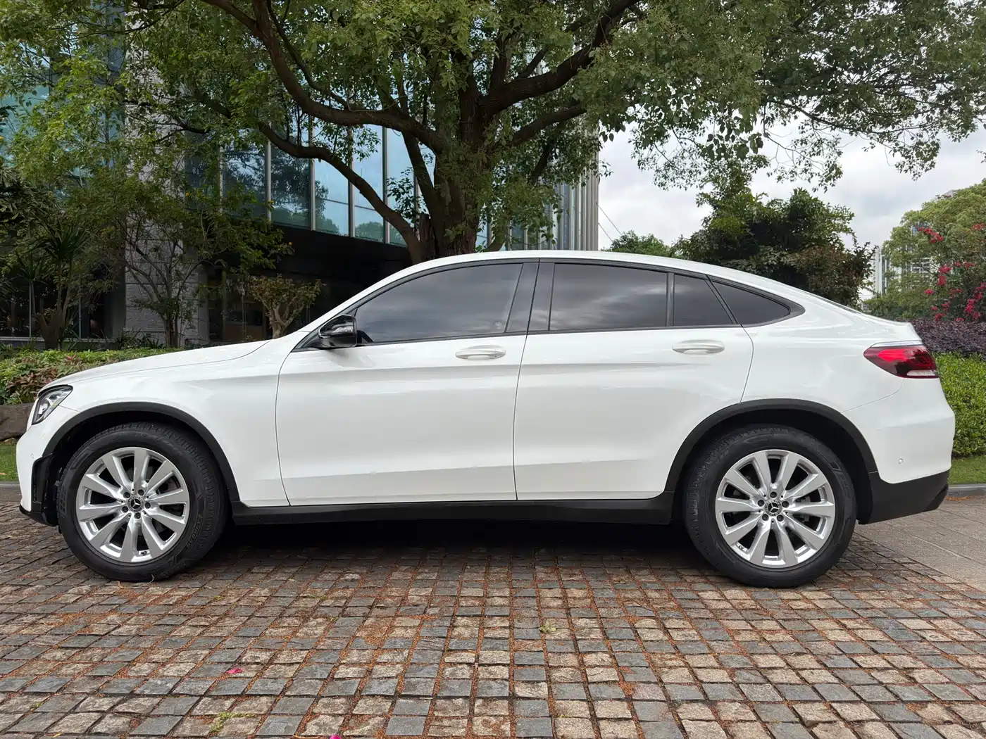 Mercedes-Benz GLC Coupe 2021 GLC 260 4MATIC Coupe SUV фото 3
