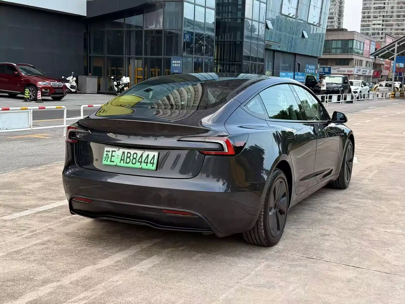 Tesla Model 3 2026 2025 Model Year Facelift Rear-Wheel Drive
