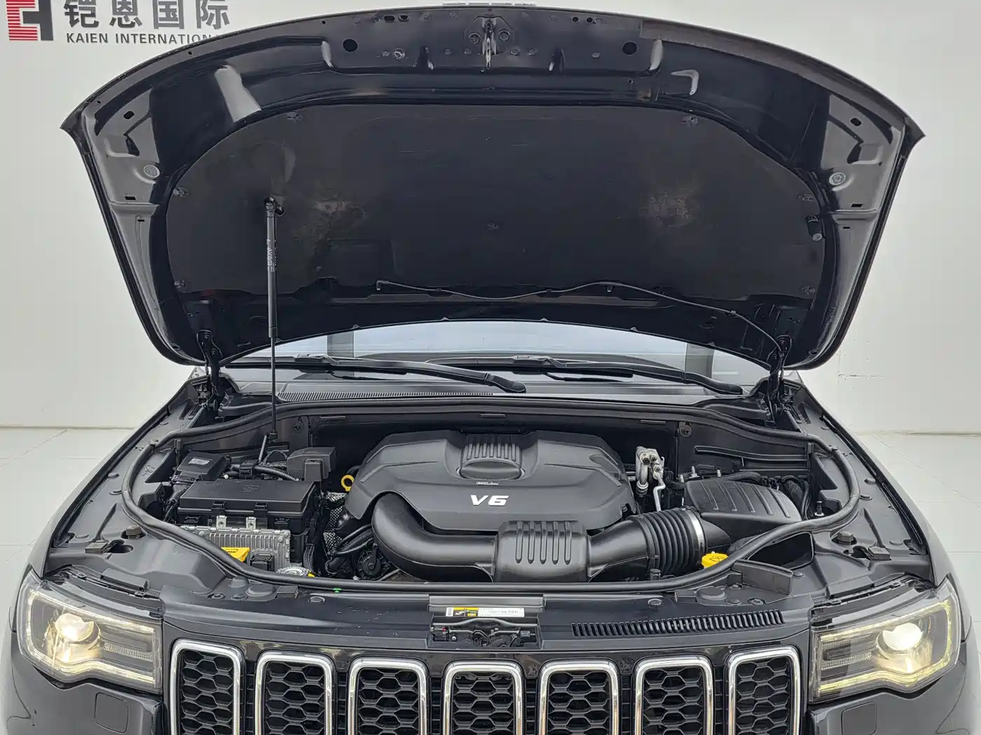 Фото 21 - Jeep Grand Cherokee (Import)