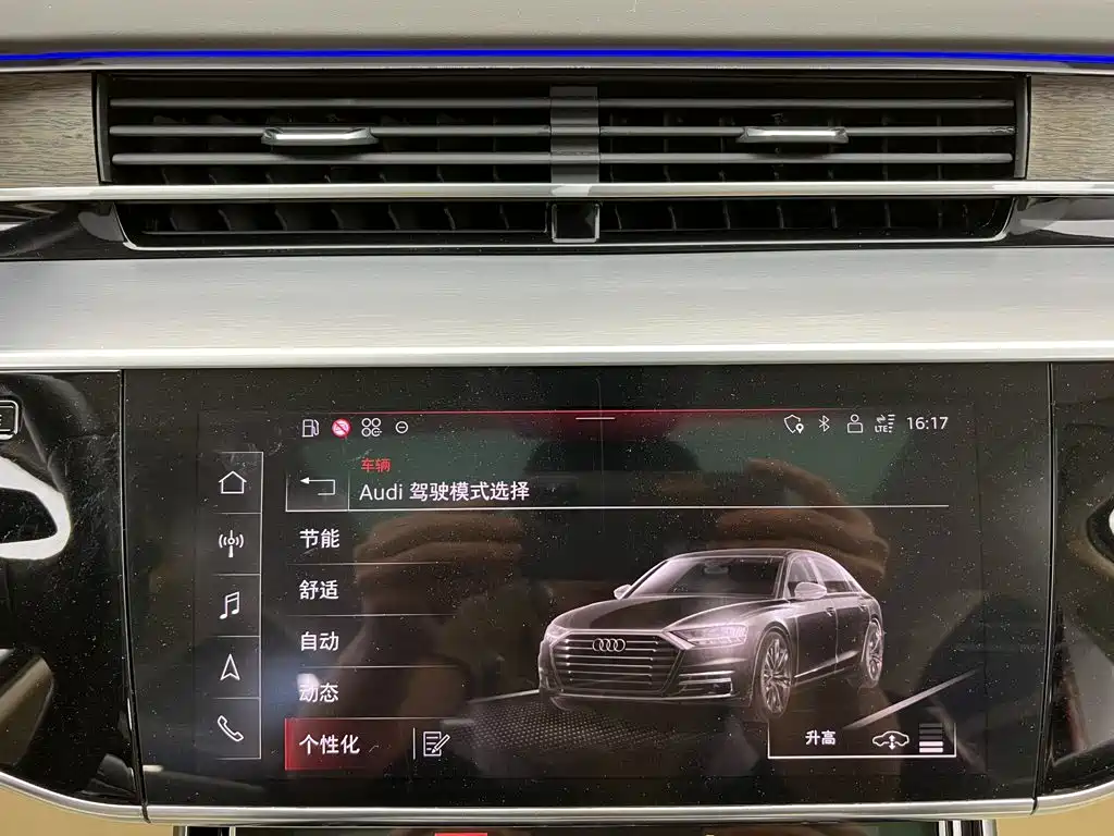 Photo 46 - Audi A8