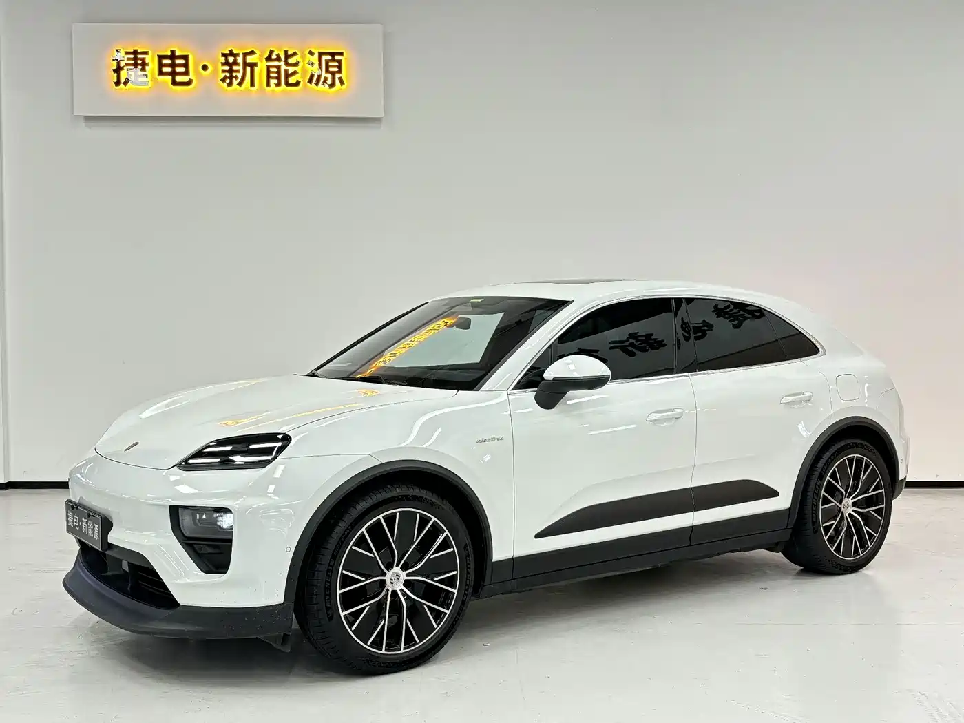 2025 Porsche Macan EV