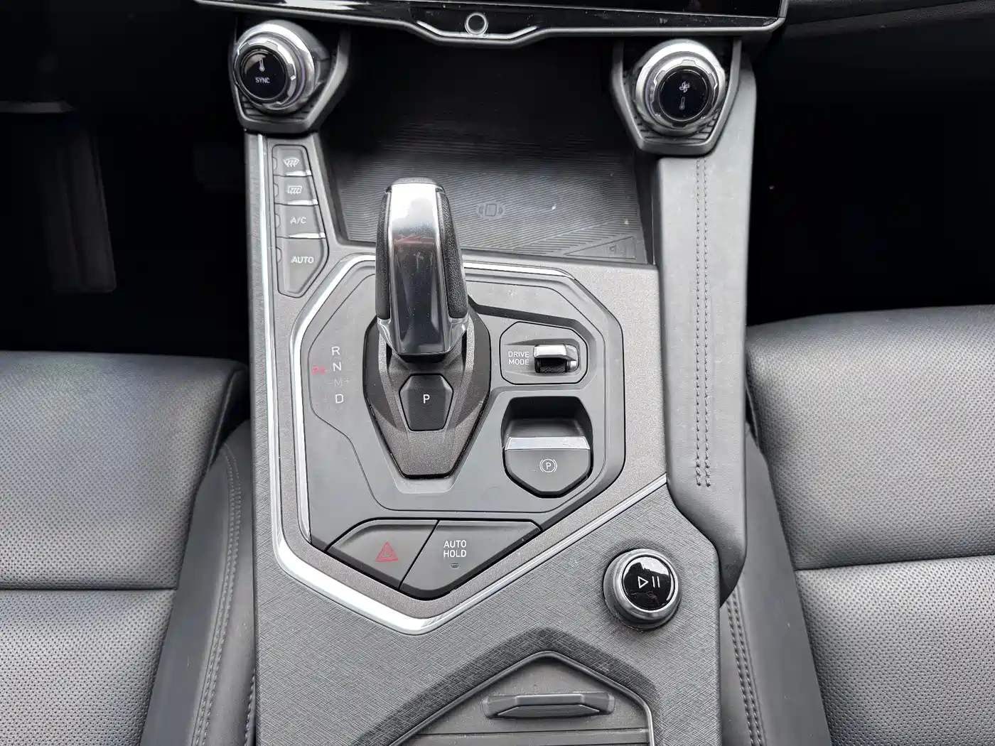 Lynk & Co 01 2021 2.0TD 2WD Pro фото 15