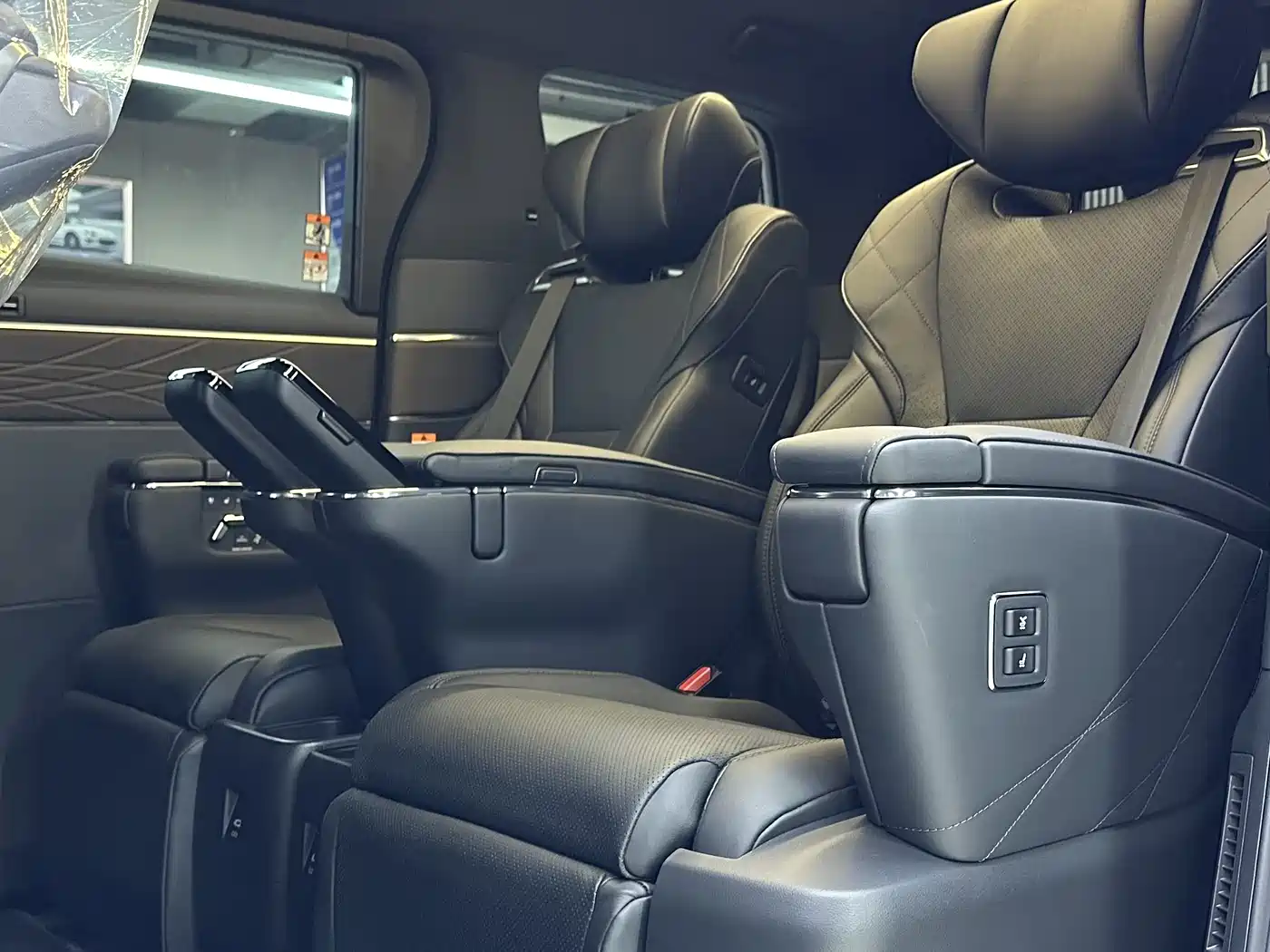Toyota Alphard 2024 Hybrid 2.5L Ultimate Enjoyment Edition фото 8