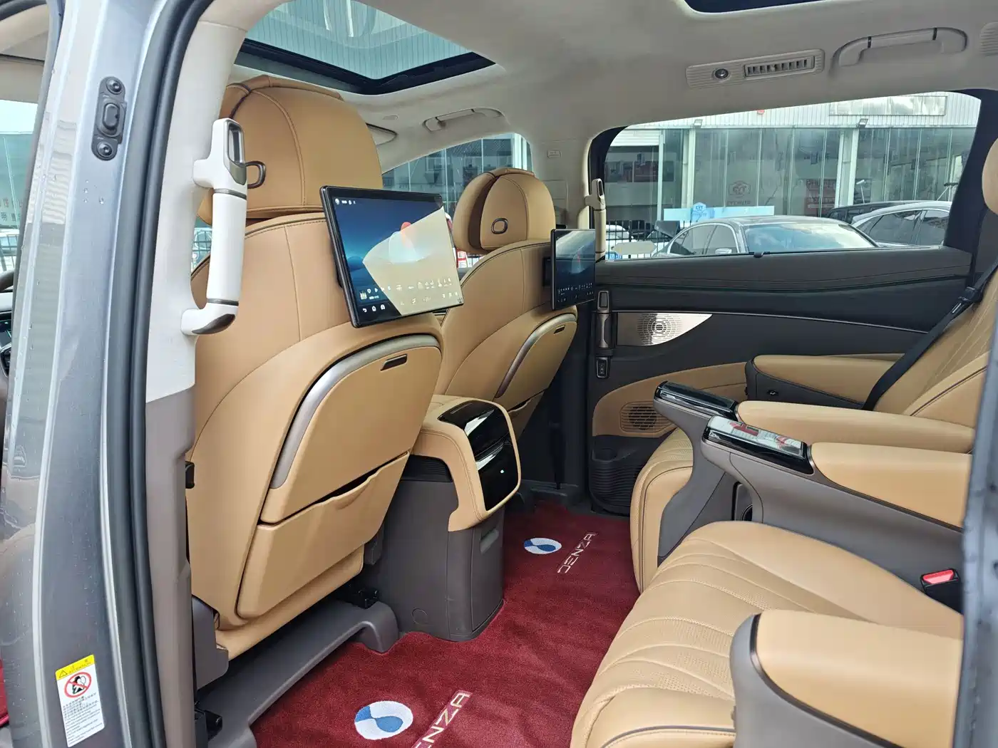 Denza D9 2023 2022 DM-i 970 AWD Flagship