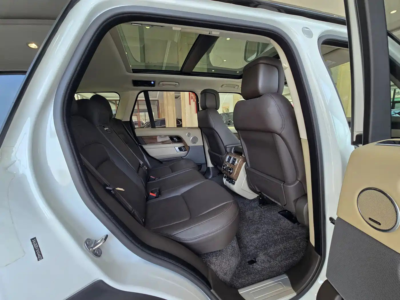Land Rover Range Rover 2019 3.0 SCV6 Heritage Edition фото 15
