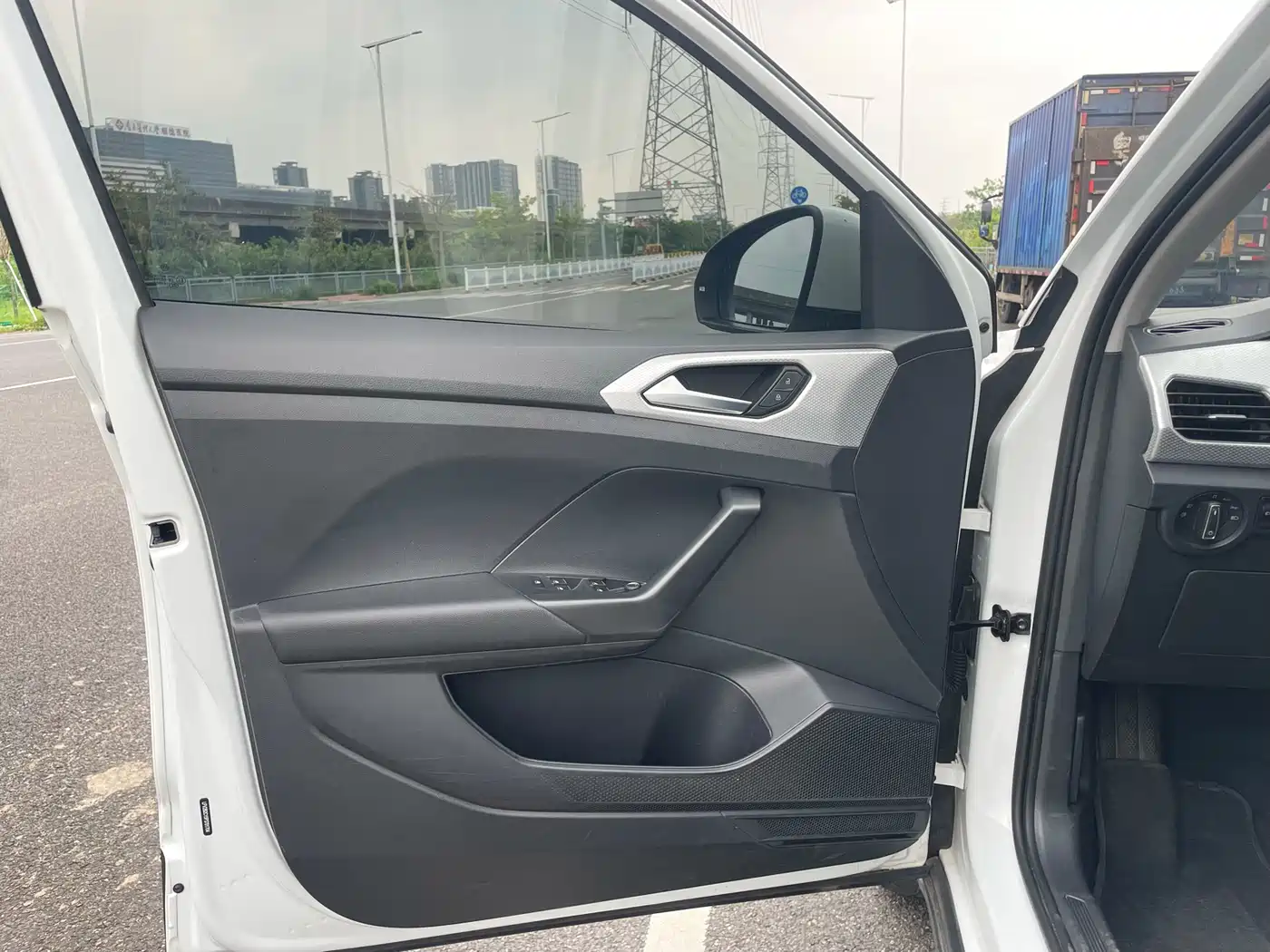 Volkswagen Tanying 2021 1.5L Automatic Smart Connect Edition фото 10