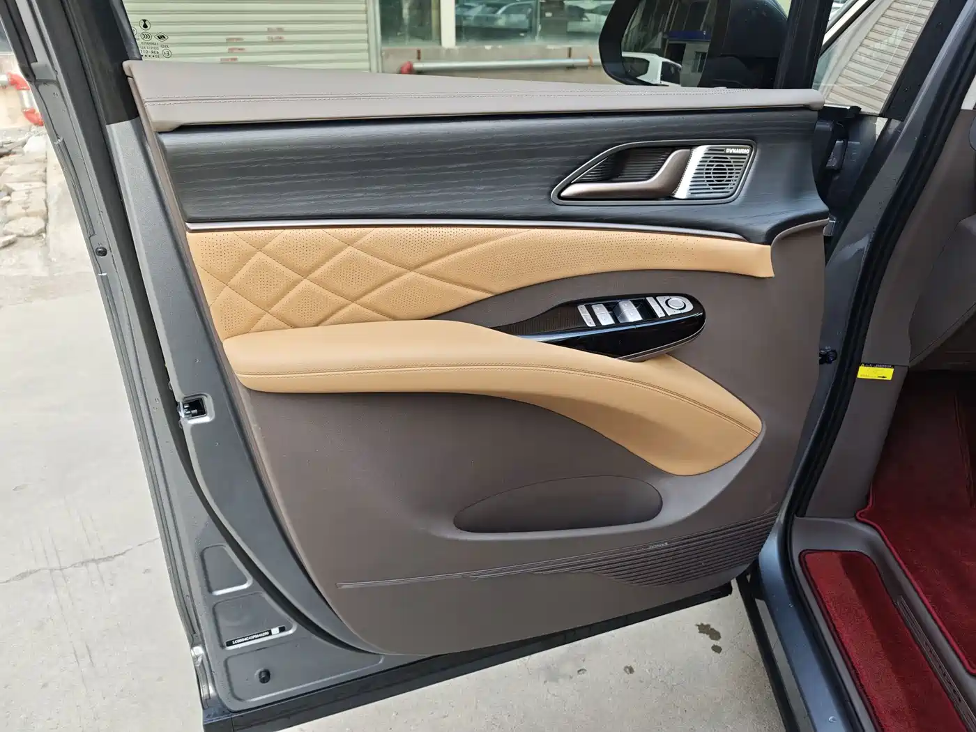 Denza D9 2023 2022 DM-i 970 AWD Flagship
