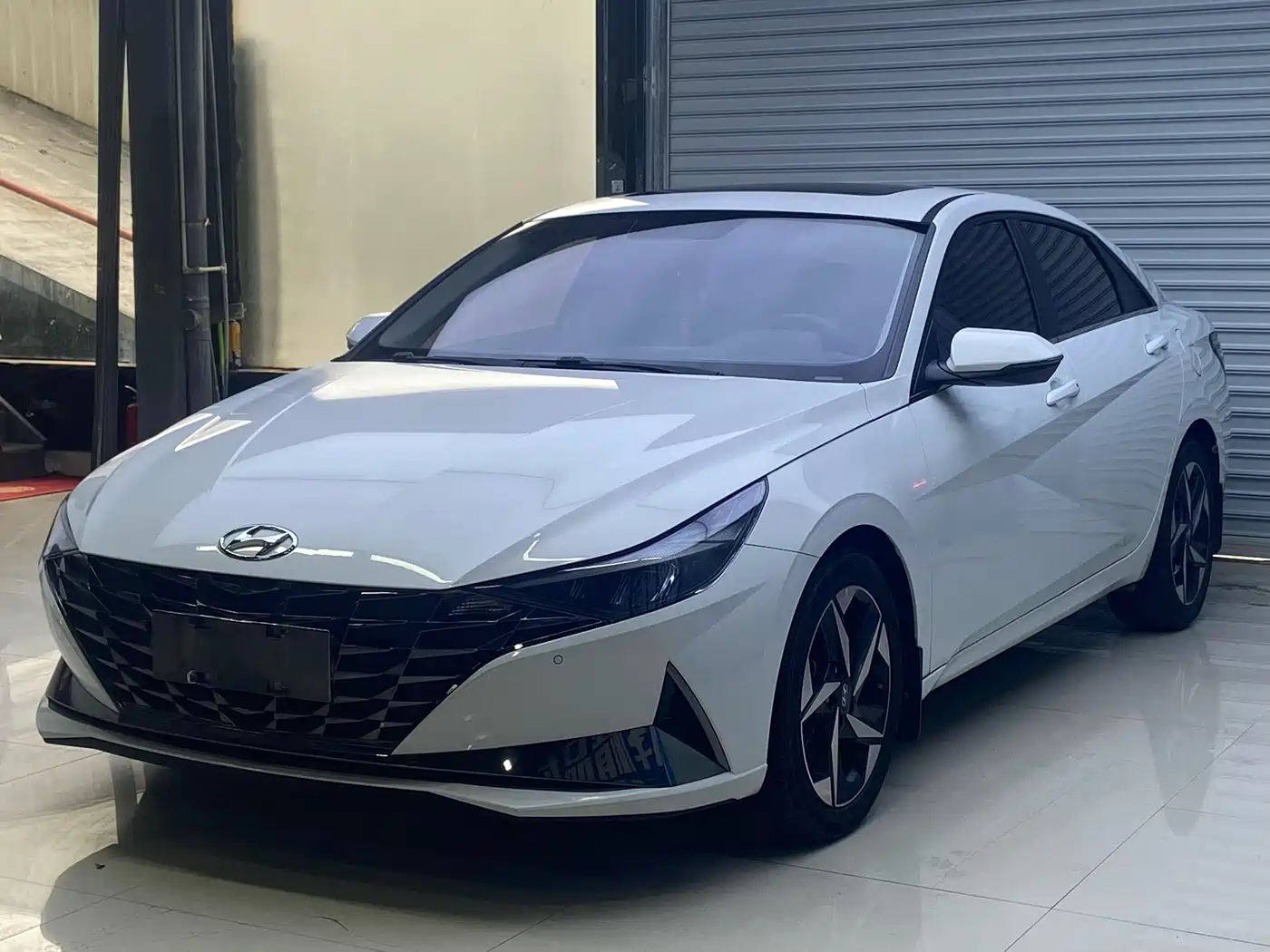 HYUNDAI ELANTRA