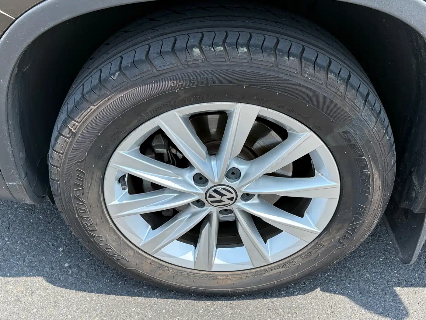 VOLKSWAGEN TIGUAN