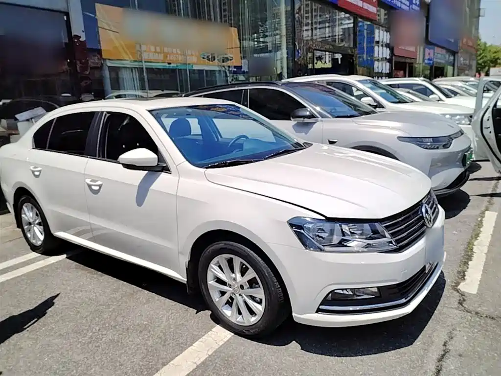 Volkswagen Lavida 2017 1.6L Automatic Comfort Edition фото 4