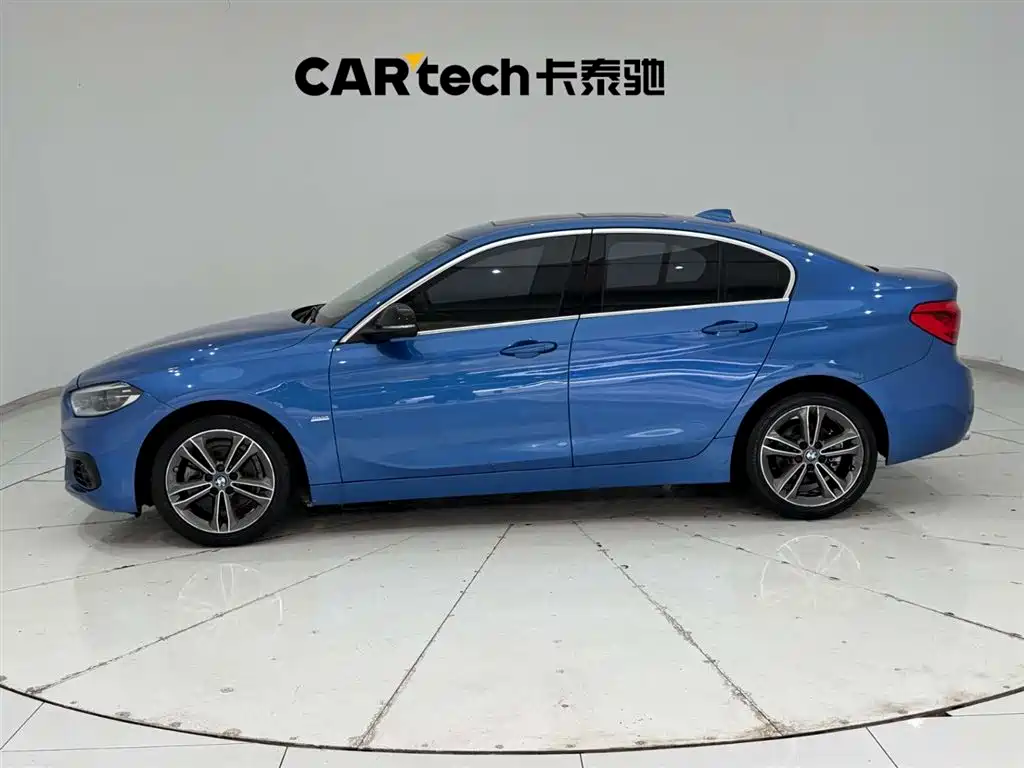 BMW 1 Series 2017 118i Sport фото 6