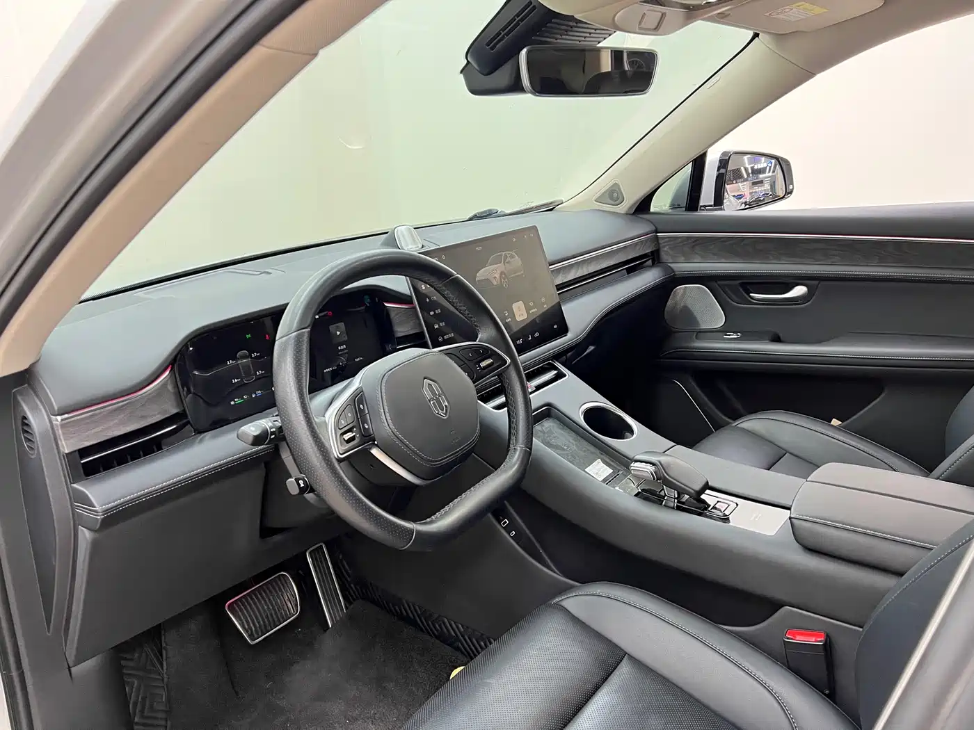 AITO Wenjie AITO M5 2022 Extended Range AWD Performance Edition фото 15