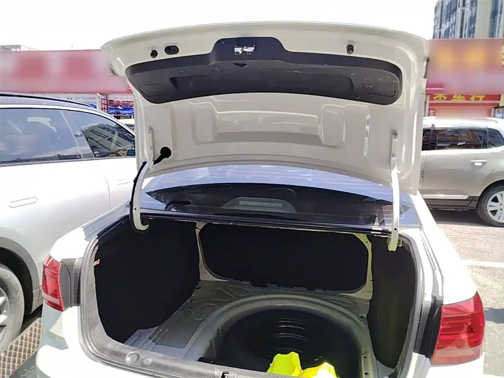 Volkswagen Lavida 2017 1.6L Automatic Comfort Edition фото 19
