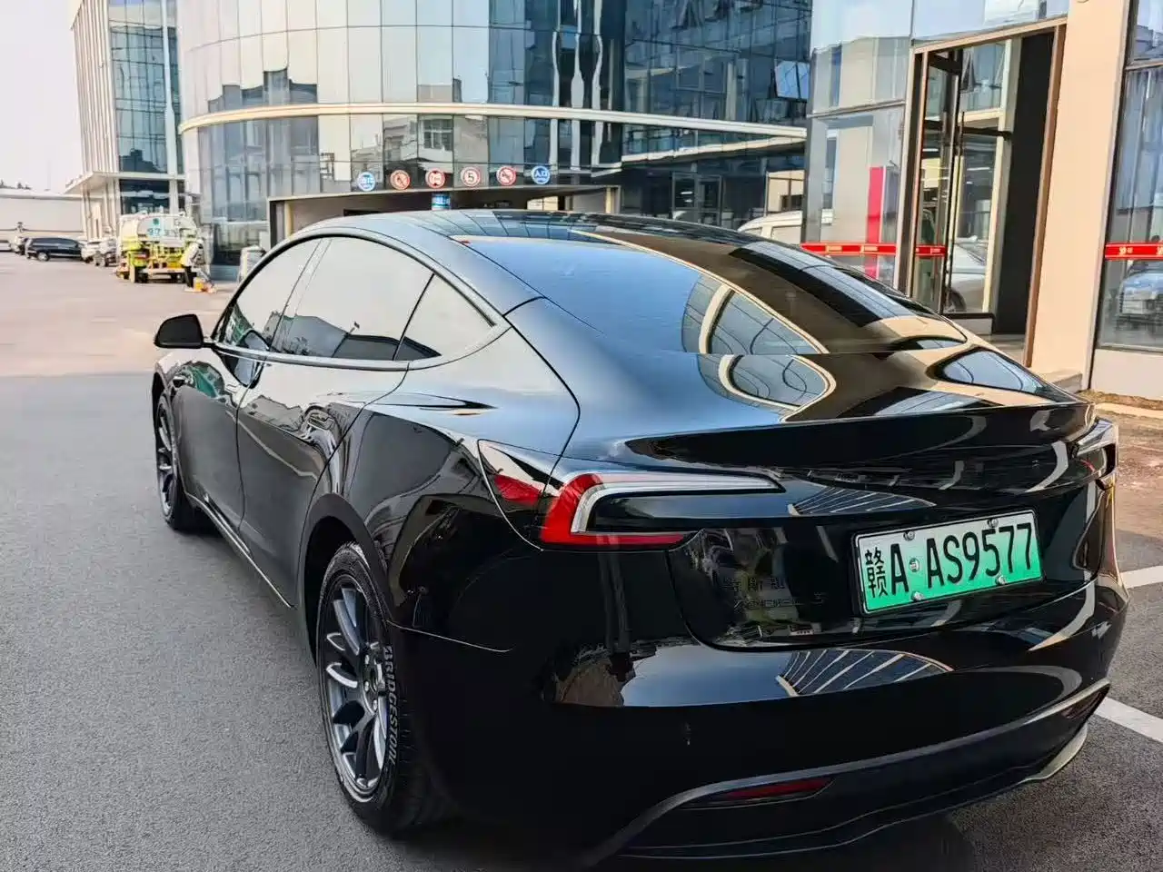 Tesla Model 3 2026 2025 Model Year Facelift Rear-Wheel Drive