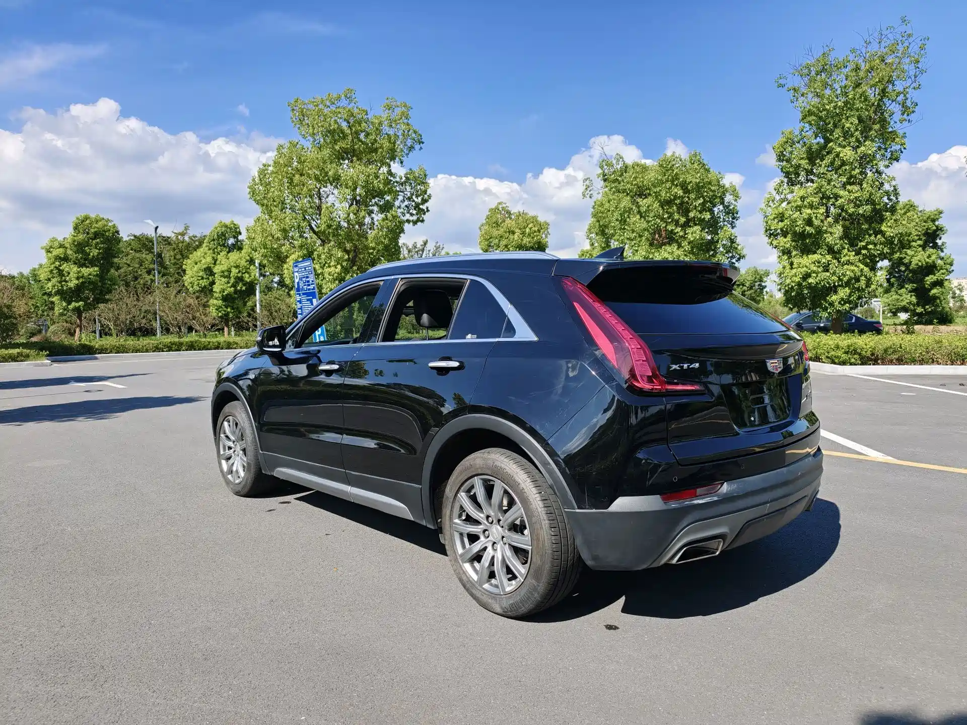 Photo 22 - Cadillac XT4
