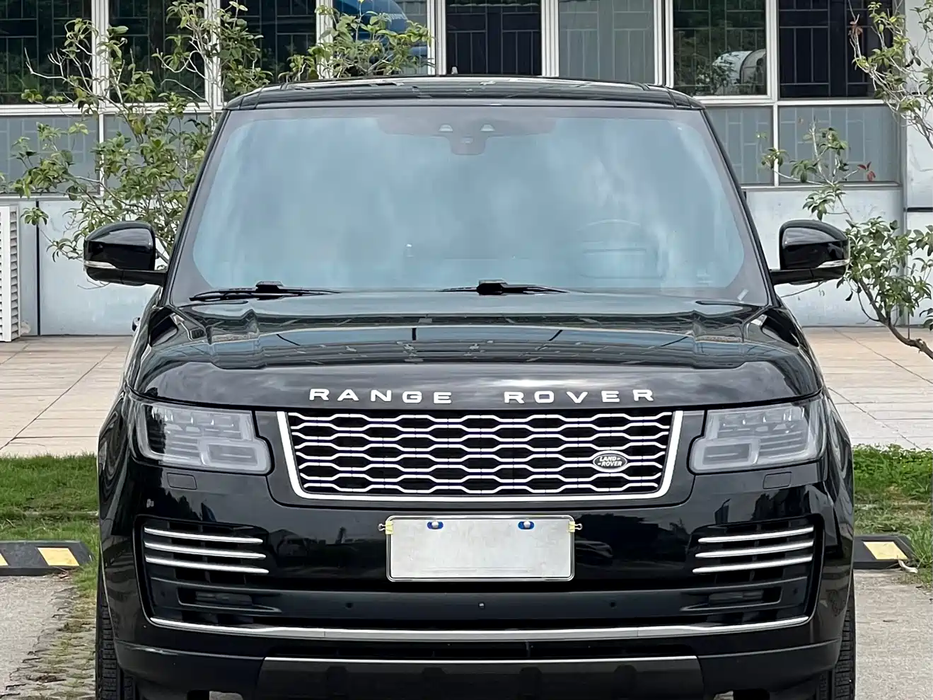 Land Rover Range Rover 2022 3.0 L6 400PS Prestige Genesis Extended Edition фото 2