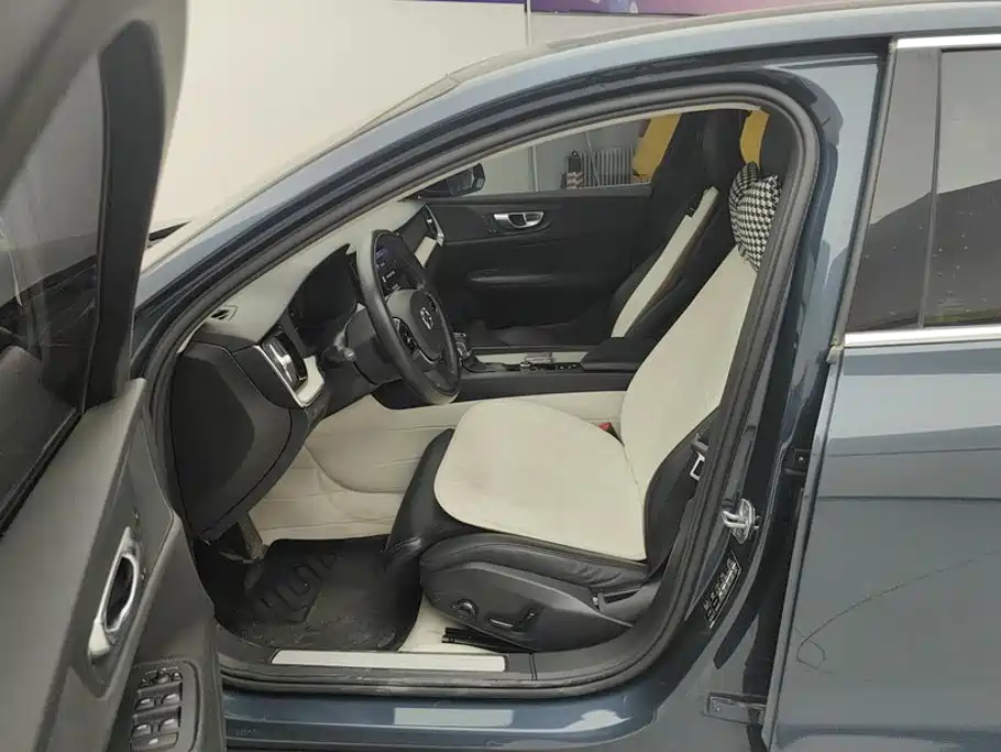 Фото 9 - Volvo S60