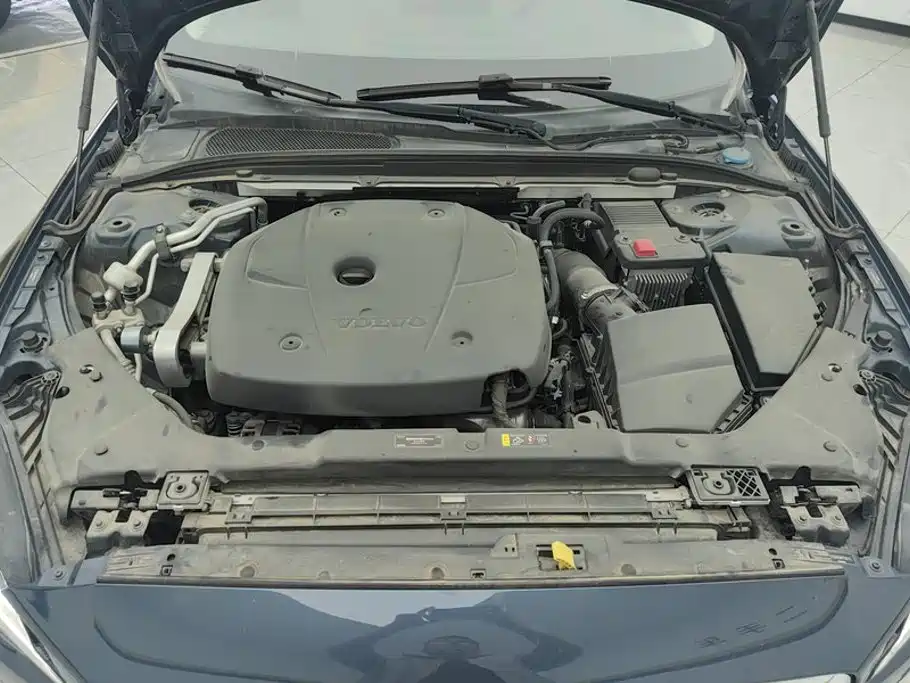 Фото 10 - Volvo S60