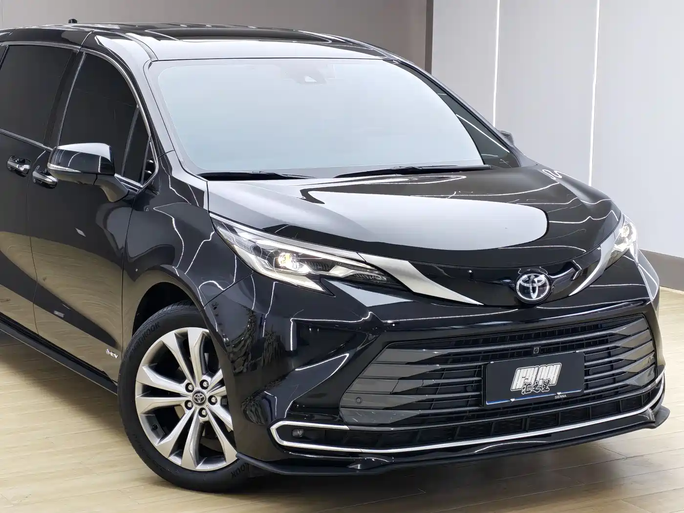 Toyota Sienna 2024 2.5L Hybrid Premium Edition фото 7