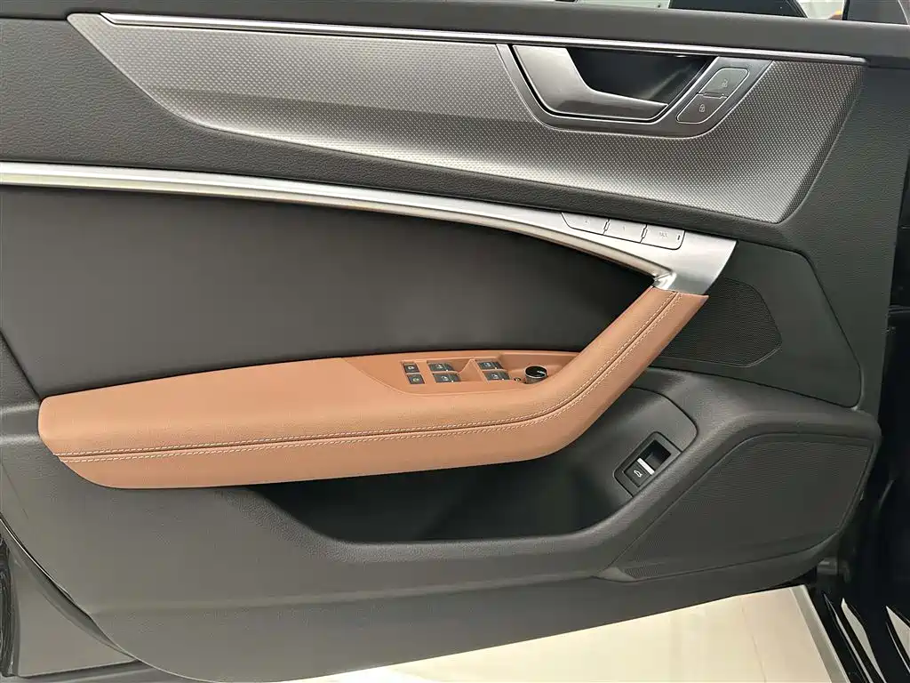 Audi A7L 2025 Model Year 45 TFSI quattro Premium фото 5