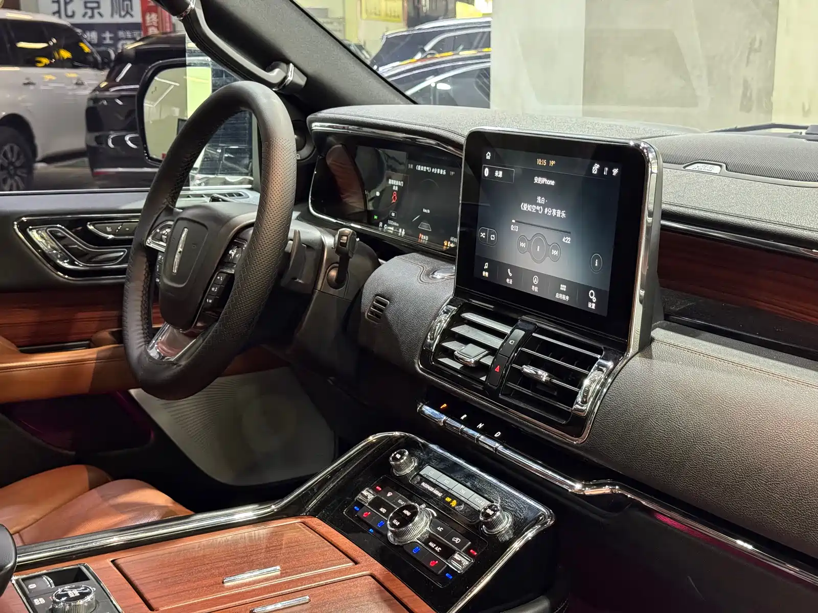 Фото 7 - Lincoln Navigator