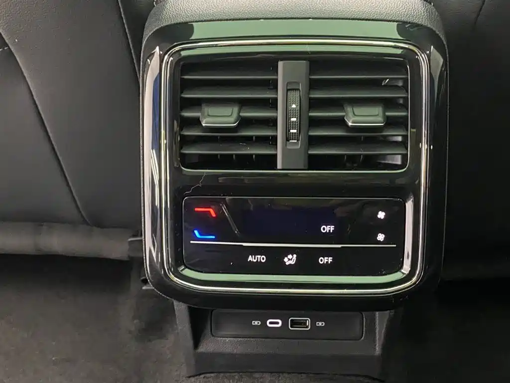 Volkswagen Passat 2023 Facelift 330TSI Starlight Elite Edition фото 20