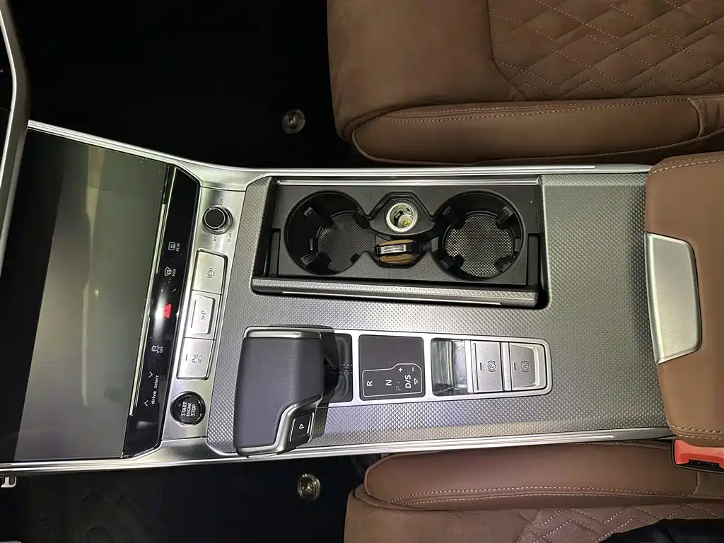 Audi A7L 2025 Model Year 45 TFSI quattro Premium фото 10