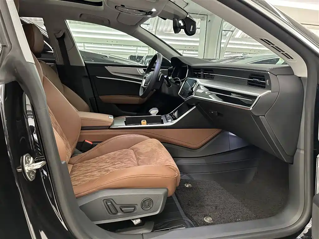 Audi A7L 2025 Model Year 45 TFSI quattro Premium фото 16