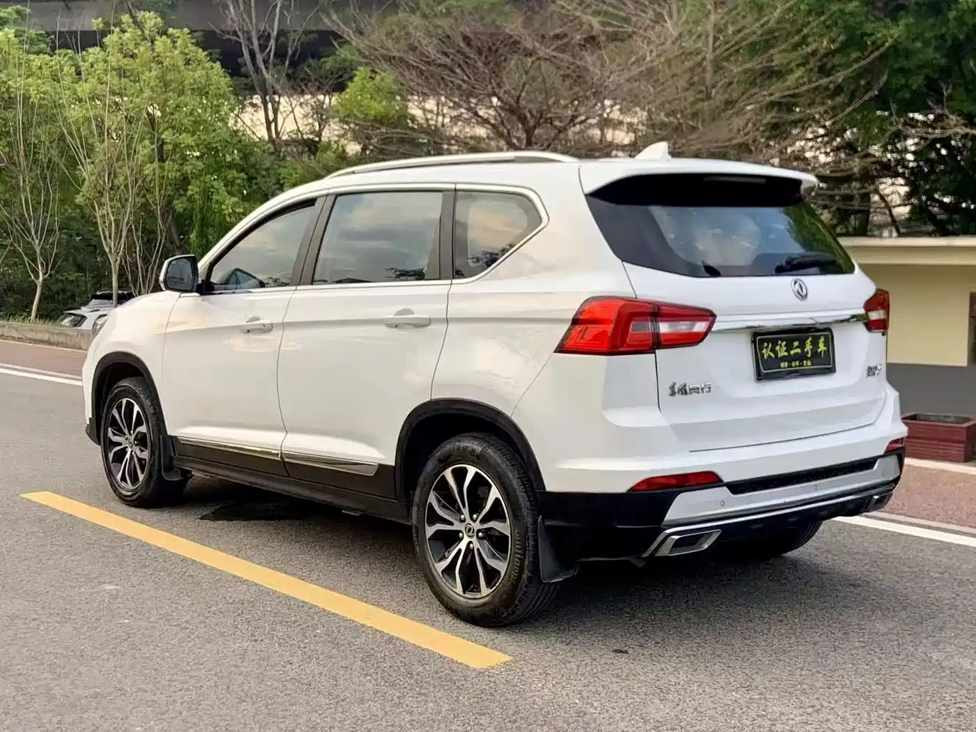 Dongfeng Fengxing Jingyi X5 2017 2017 1.6L Manual Luxury Model