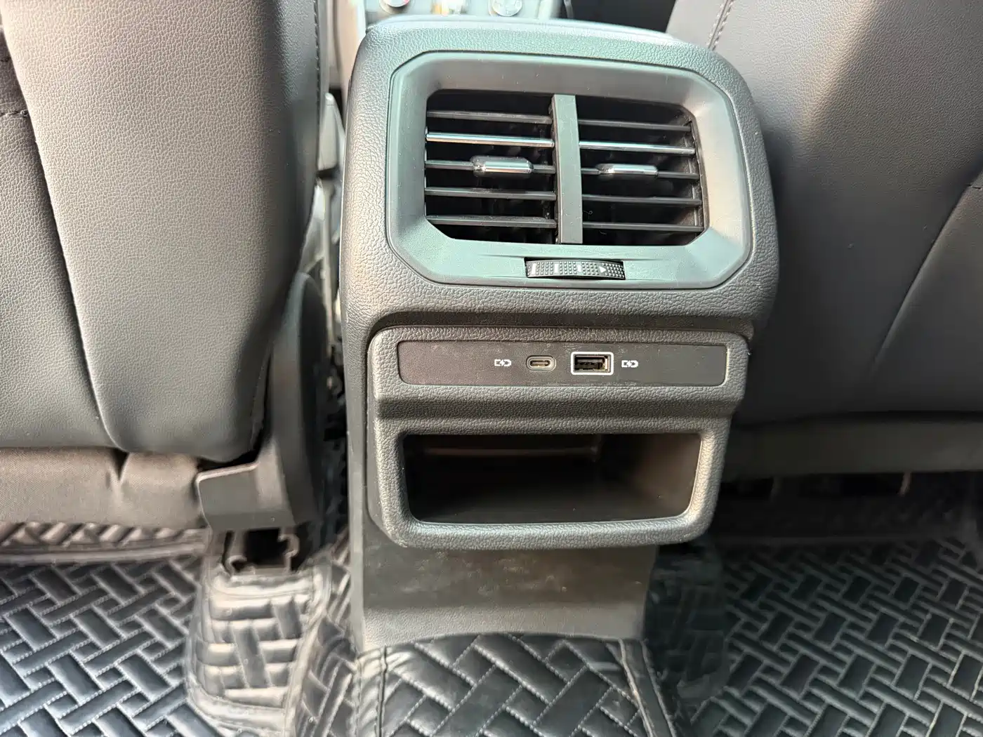 Volkswagen Tharu 2021 Model 280TSI 2WD Comfort Edition фото 11