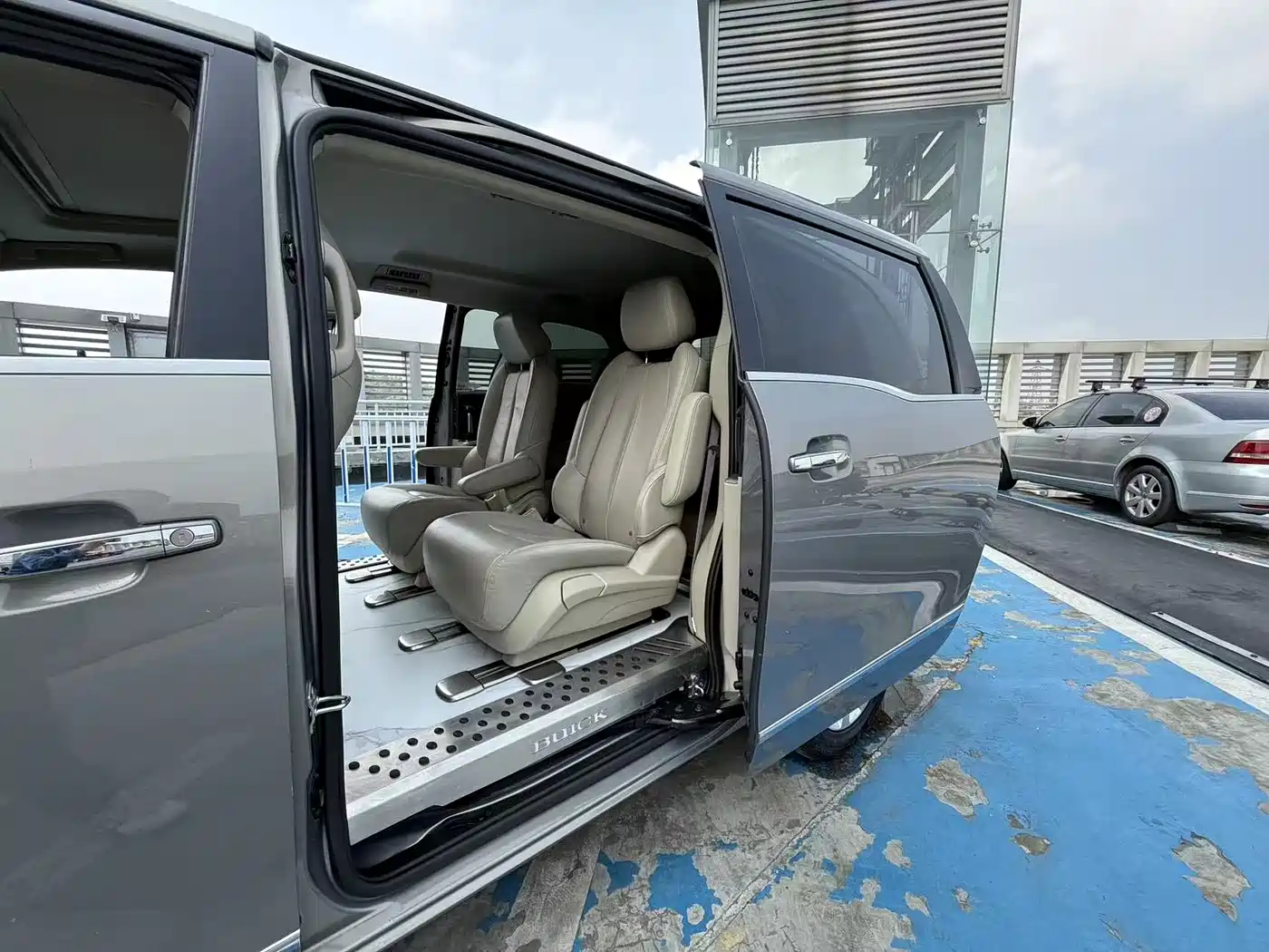 Buick GL8 2018 28T Luxury Model China VI фото 16