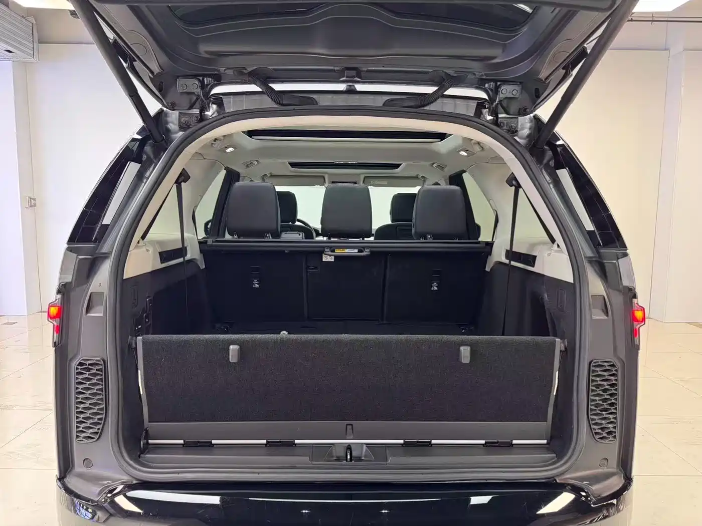 Land Rover Discovery 2021 360PS R-Dynamic S фото 33