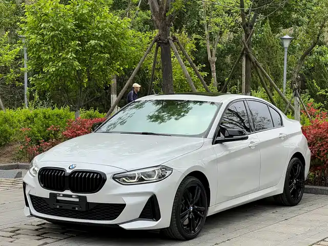 BMW 1-SERIES 2023