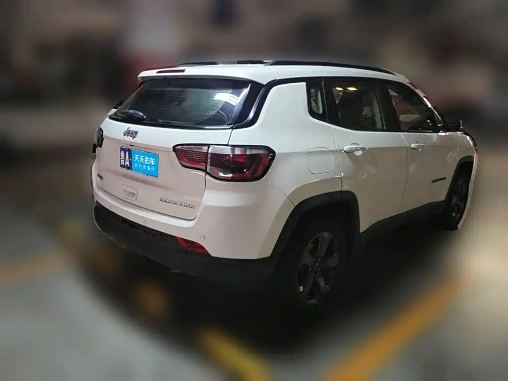 Фото 2 - Jeep Compass