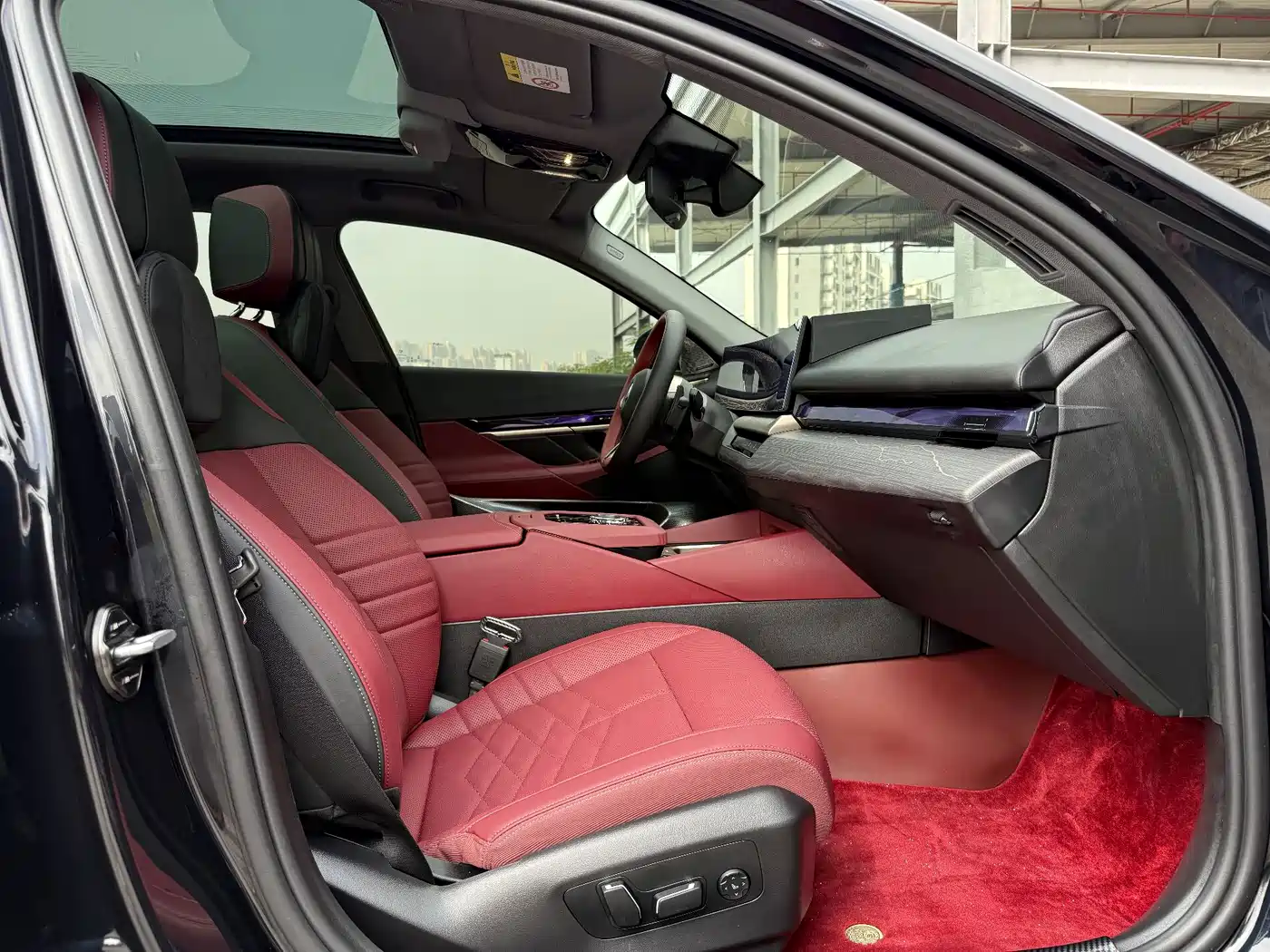 BMW 5 Series 2025 530Li Premium M Sport Package фото 8