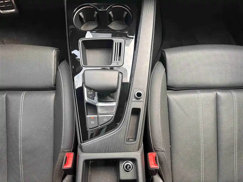 Audi A4L 2023 40 TFSI Luxury Sport фото 15