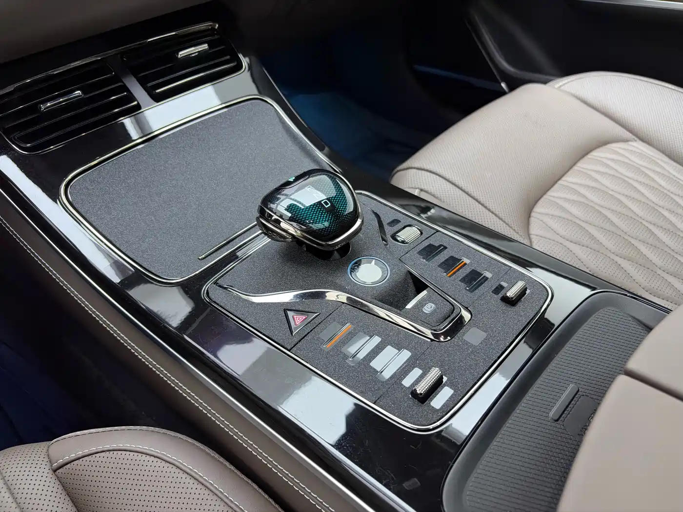 BYD Han 2025 DM-i Smart Drive Edition 125KM Elite фото 10